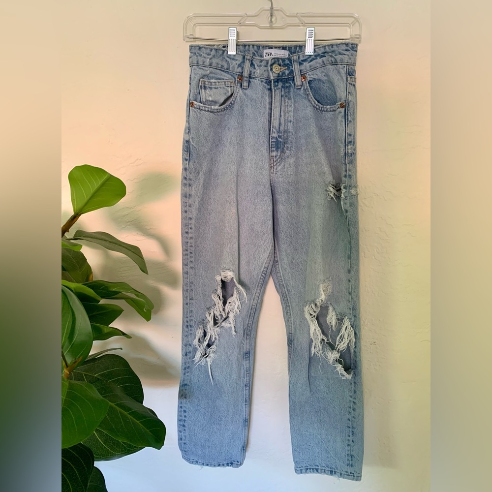 Zara High Wasted Jeans Size 4 Ripped